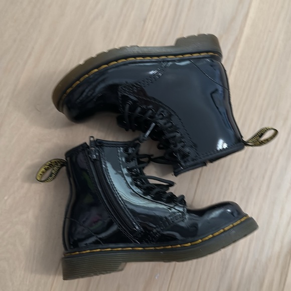 Dr Martens Patent Boots Toddler 9 - Picture 3 of 6